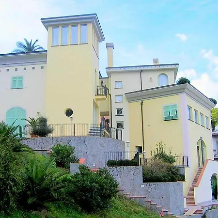 Sleeps 4 Air Con Wifi La Spezia
